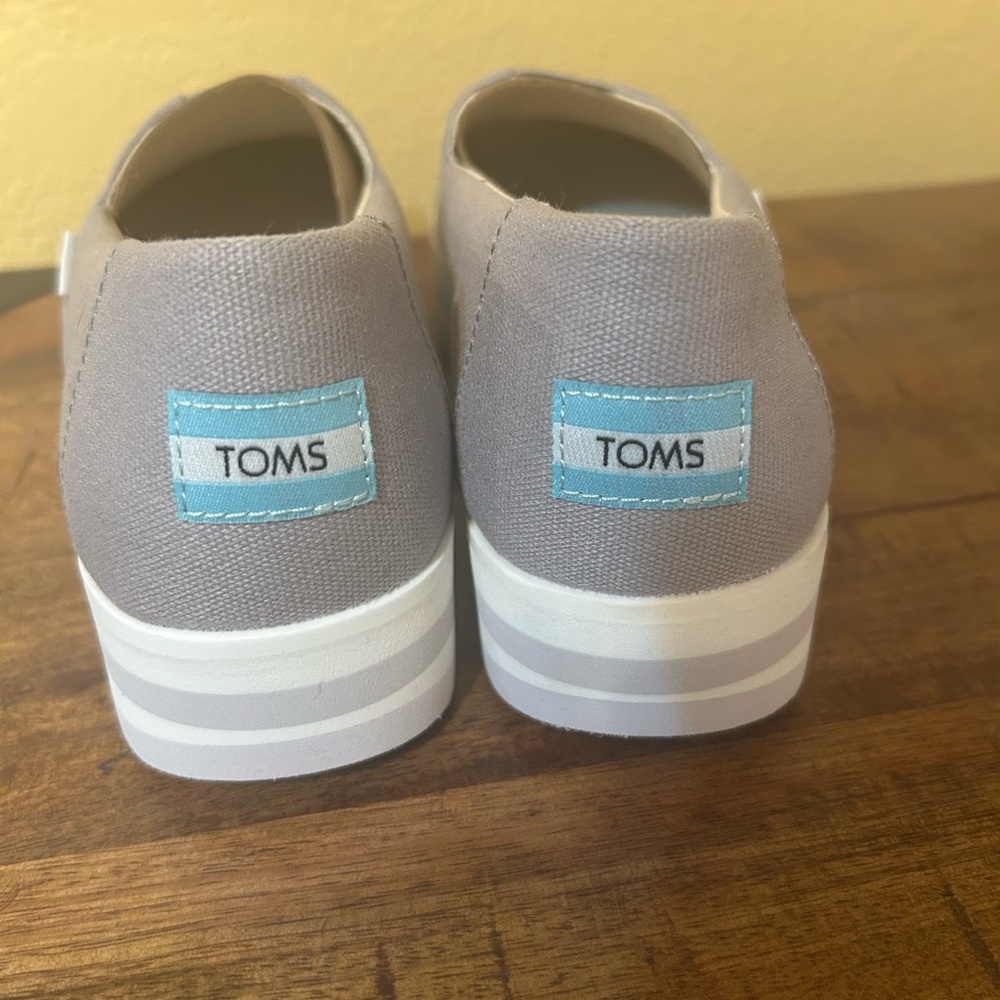 NWT Toms Gray Platform Shoes - Picture 4 of 5